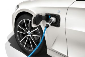 bmw-330e-2019